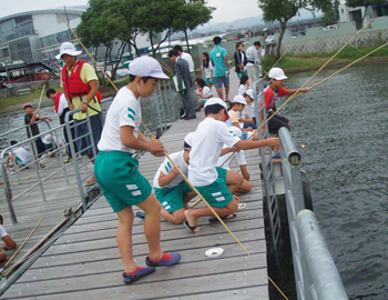 外来魚しらべ体験学習（釣り体験）